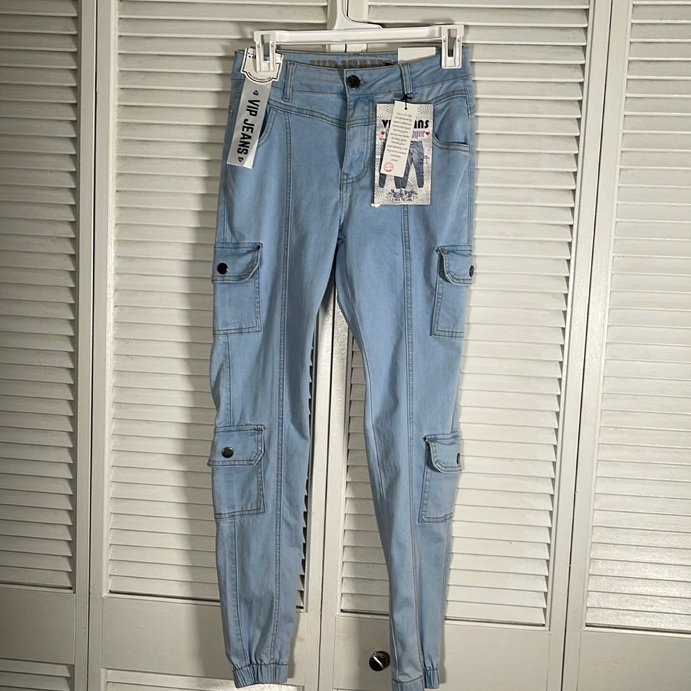 NWT, VIP Women’s Jeans‎ cargo jogger Size 3/26 juniors, Elastic cuff.